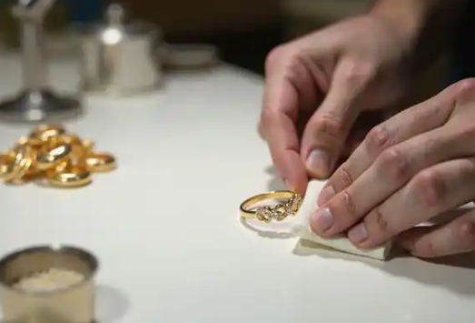 免费洗金饰藏猫腻，原来是骗局