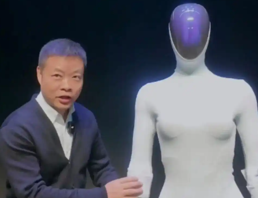 女性人形机器人里藏真人?何小鹏一镜到底回应