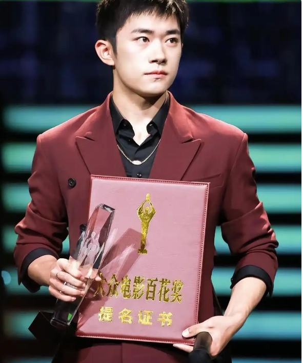 易烊千玺凭何成最年轻金鸡奖最佳男主