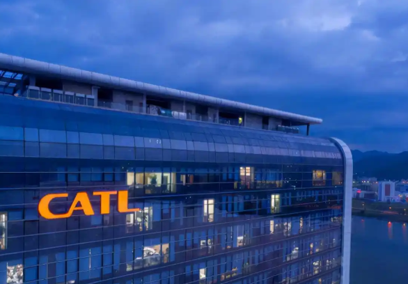 宁德时代市值蒸发超千亿，新能源板块发生了啥