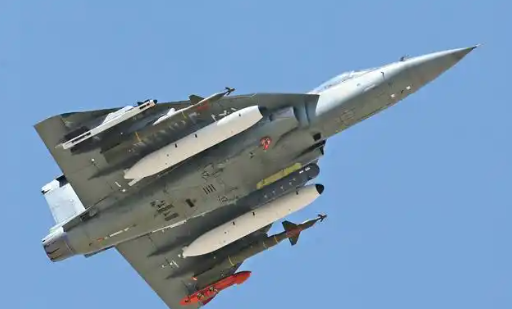 印度国产光辉战机在迪拜航展坠毁，飞行员遇害身亡