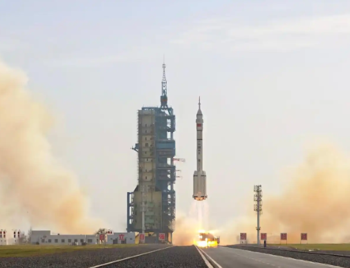 神舟二十二号飞船发射圆满成功