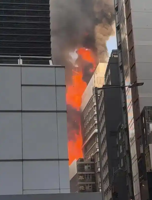 香港中环突发大火，直击救援灭火现场