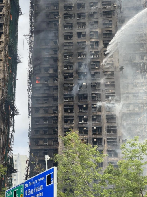香港大埔火灾已致55人遇难,消防称不会放弃任何希望