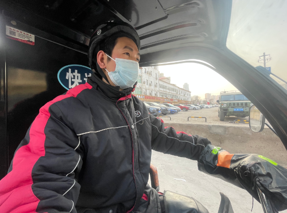 顺丰捐赠2000万港元驰援香港，火灾无情人间有爱