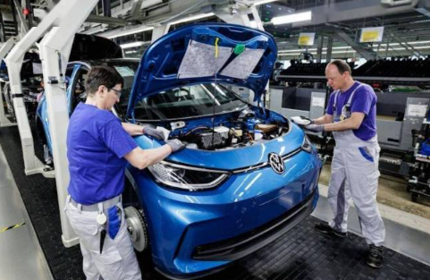 普京亲自带货:中国电动汽车不香吗，中国工业崛起