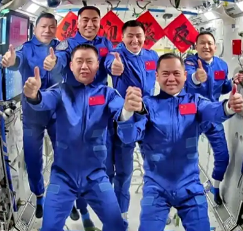 历史性一刻：中国航天7次太空接力名场面