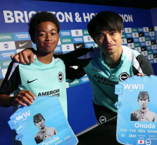 日本国脚竟拿战犯照片合影，这无疑是赤裸裸的挑衅