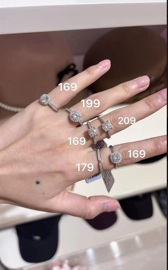 胖东来“小方糖戒指”热卖，1克拉仅售169元