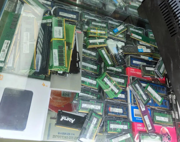 存储价格疯涨，手机电脑价格大概率上行