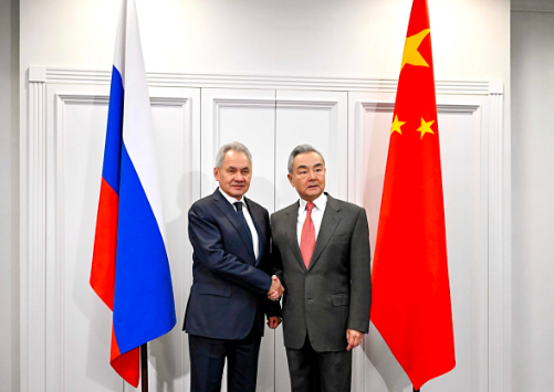 王毅在莫斯科发言：坚决遏制日版