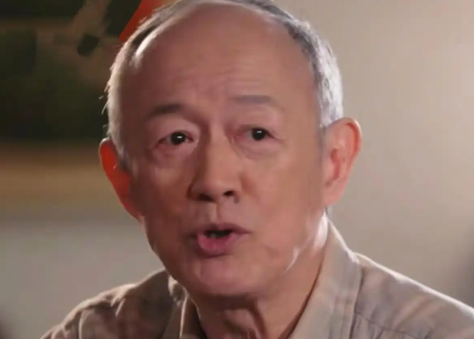 知名老戏骨近60岁时得龙凤胎，常常被误认成爷爷