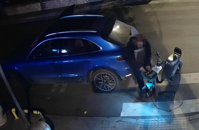 法拉利车主偷190多块电瓶，保时捷也常用来跑顺风车