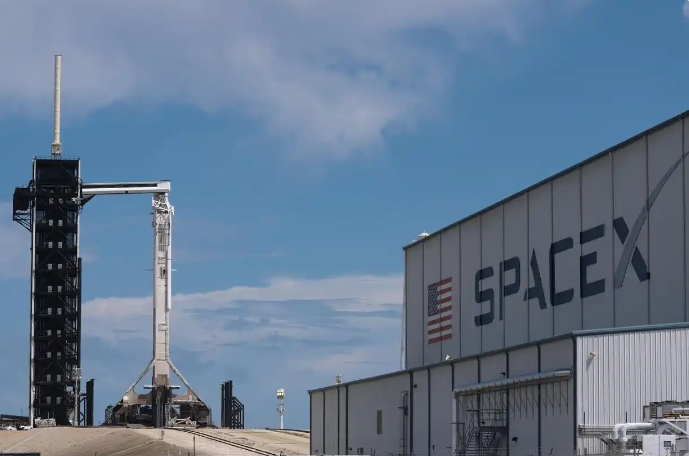 马斯克暗示SpaceX将于2026下半年上市