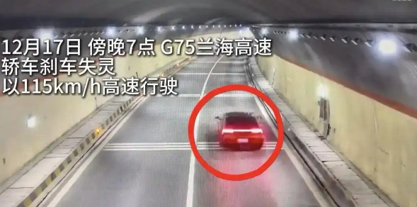 小车刹车失灵115时速狂奔490公里油耗尽才停