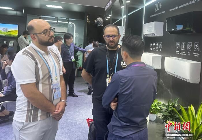 广交会观察：中国企业逆势突围 智能产品成获单“利器”