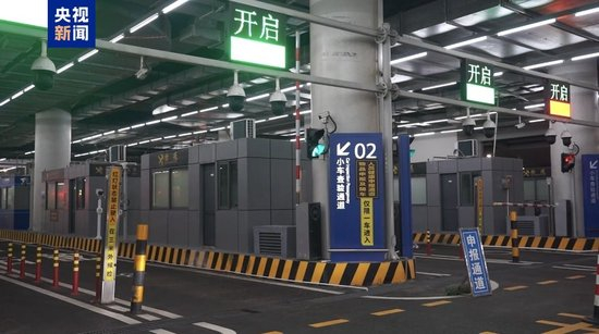 视频丨首批车主通关!“粤车南下”驶入香港市区 湾区双向通行再升级