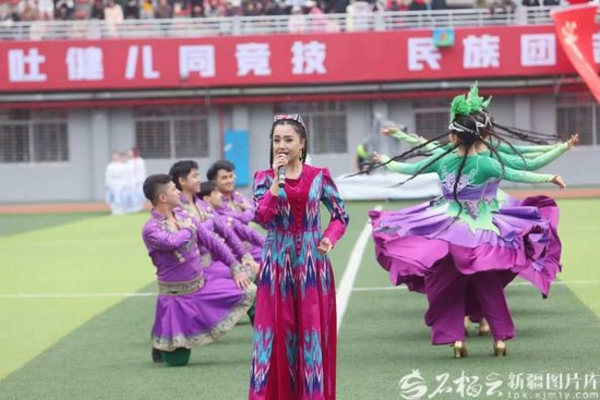 铸牢中华民族共同体意识丨一场跨越3000公里的足球之约