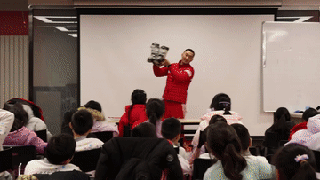 解码冰雪经济新动能|冰雪课堂如何成为“消费新宠”?