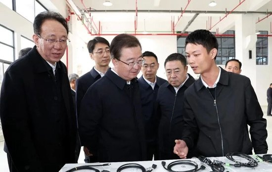 新年将至,省委书记前往边境慰问