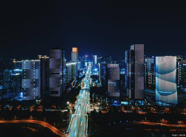 2022年城市榜单之“夜间火炉榜”，重庆力压群雄获得第一宝座