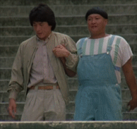 见面就打、借钱不还、吃饭没菜，成龙当年是怎么被洪金宝欺负的？