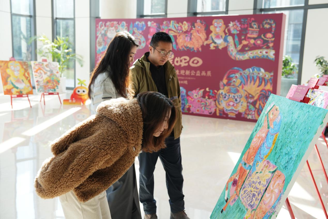 东方嘉富人寿携手“一万个太阳”举办孤独症学生迎新公益画展,十年坚守用艺术点亮“星星的世界”