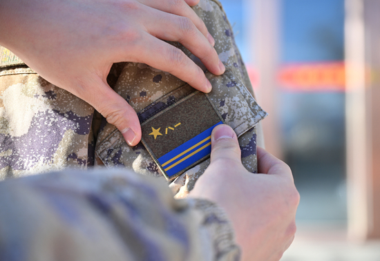 今起,我军四大战略兵种军旗臂章正式启用