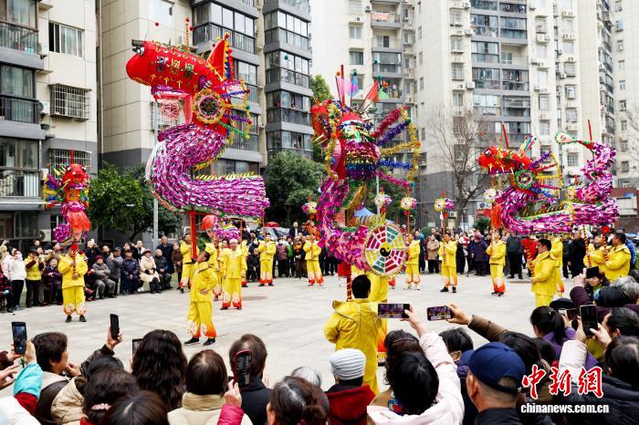 （寻味中华｜风俗）擎天屹立逾五米 汉阳高龙昂首腾跃展雄风