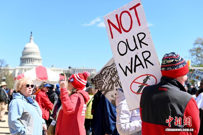 东西问丨国内反战、盟友疏离，美国增兵伊朗背后是“骑虎难下”