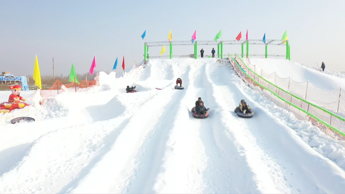 新疆冰雪经济奏响新年“热”旋律