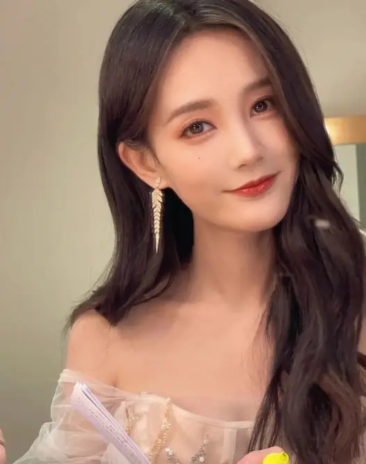 网传《狂飙》片酬:张译3000万,李一桐2150万,张颂文35万引争议