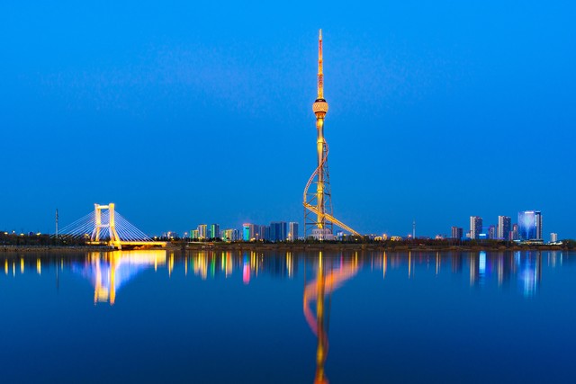 还是苏厉害 十五五期间GDP万亿之城达9 保持第一 粤浙鲁杀得难分