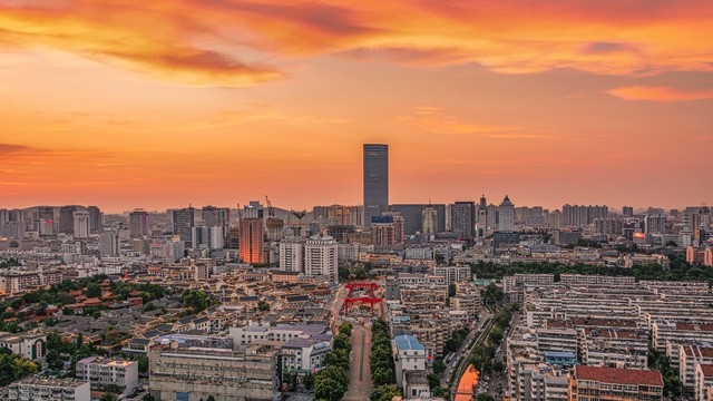 还是苏厉害 十五五期间GDP万亿之城达9 保持第一 粤浙鲁杀得难分