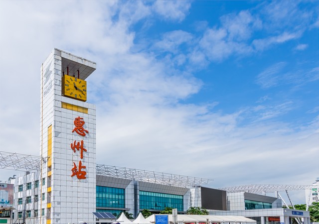 还是苏厉害 十五五期间GDP万亿之城达9 保持第一 粤浙鲁杀得难分