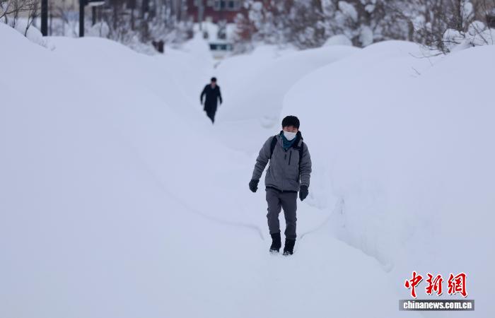 强降雪天气袭击日本 已致35人死亡358人受伤