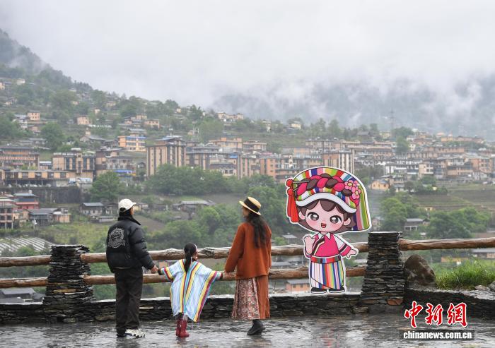 云南怒江大峡谷“五一”吸引游客自驾游
