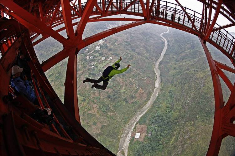 世界上最高的十大蹦极地 最惊险刺激的蹦极地盘点(2024年最新排名前十榜单)