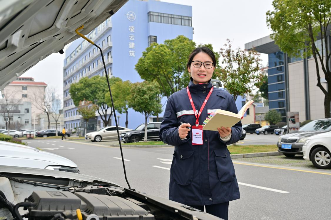 她的“保险辞典”里写满了“守护” ——记全国三八红旗手、人保财险南京分公司李海芹