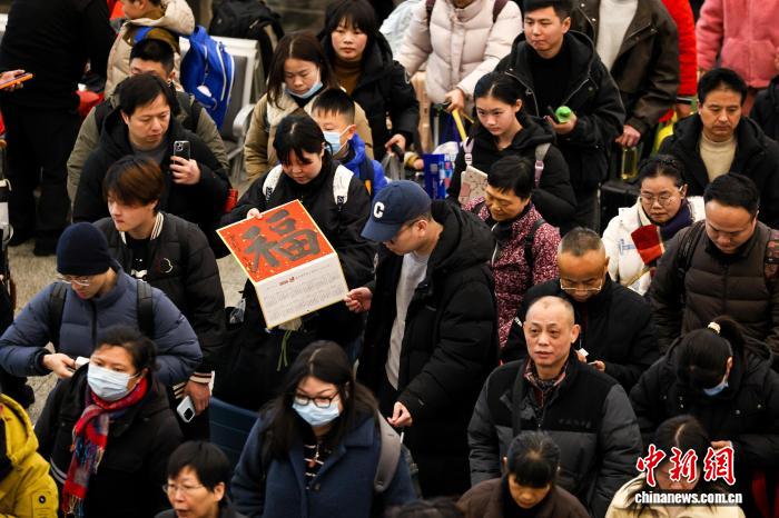 “反向过年”兴起：银发族进城，“Z世代”入村