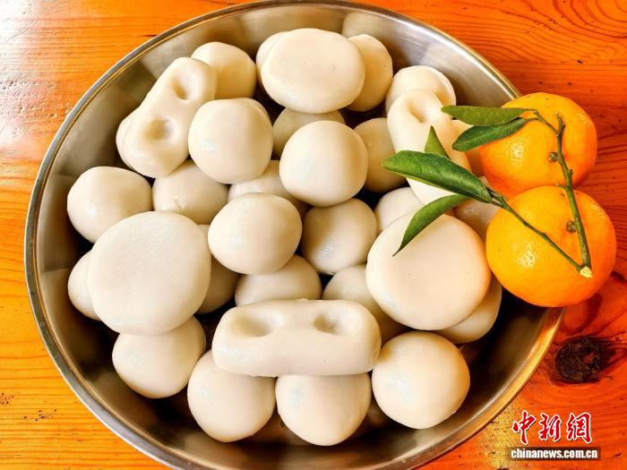 广东台山春节用牛栏圆祭祀  祈求新一年六畜兴旺