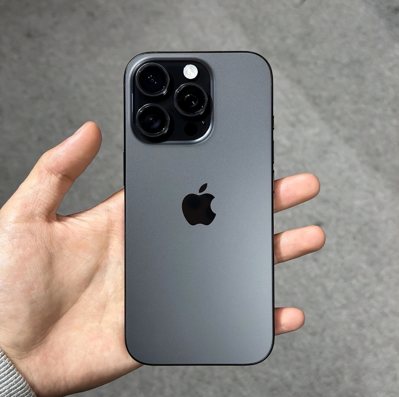 2025手机销量榜出炉!前10苹果占4席,国产机靠这6款站稳中低端