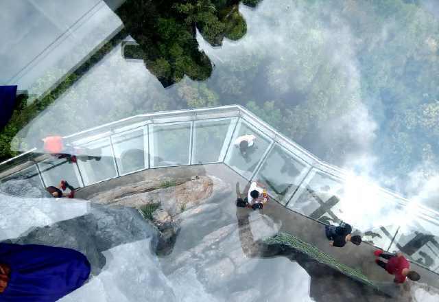 盘点国内十大超恐怖玻璃栈道,你敢来挑战吗?(世界上最危险的玻璃栈道)