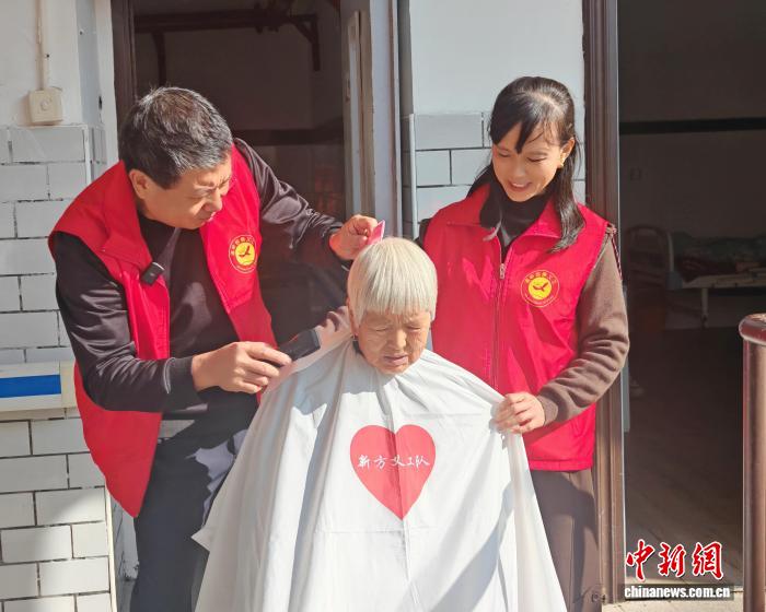 （新春走基层）从送一程到“护一生”：志愿者林新方情暖桑榆二十载