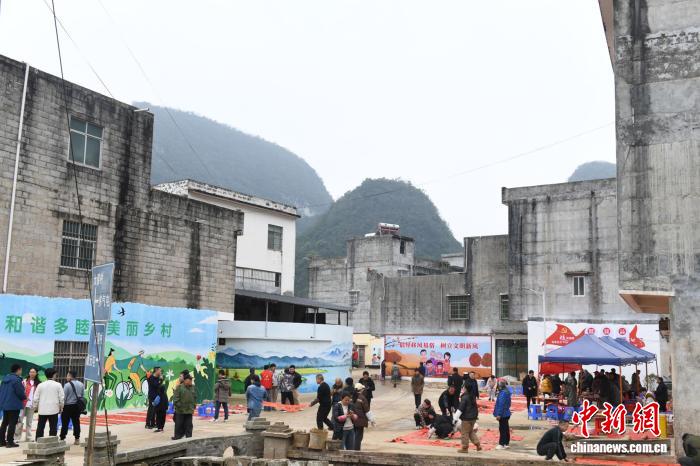 （新春走基层）广西德保：乡村容貌焕新年味足 民众重建家园迎亲归