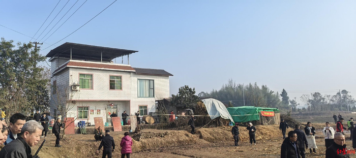 “杀猪宴”爆火后,对话女孩“呆呆”:暂不考虑直播带货,初衷是请大家吃