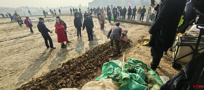 “杀猪宴”爆火后,对话女孩“呆呆”:暂不考虑直播带货,初衷是请大家吃