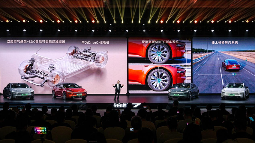 铂智7预售权益价15.68万元起!鸿蒙座舱+Momenta智驾+丰田调校完整闭环,打造智能化确定性