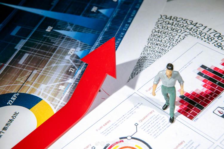 A股收评:沪指冲高回落跌0.31%,两市成交额逼近4万亿元!AI应用、拼多多概念股爆发