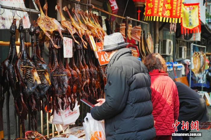 (神州写真)《太平年》带火“南宋CBD” 四方游客杭州赶“年市”